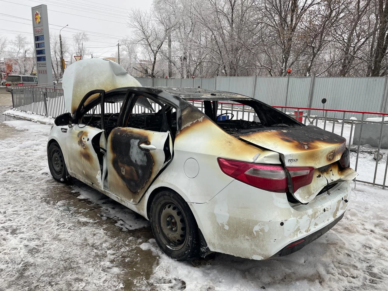 Иномарка загорелась при заправке на АГЗС в Уральске